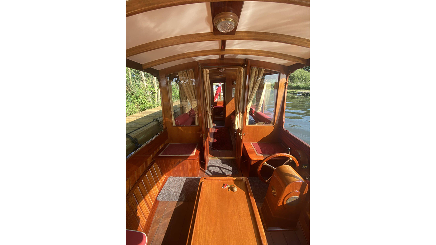 Luxury skippered River Thames Boat Hire